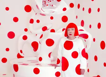Blog - Królowa obsesji i kropek: wielka retrospektywa Yayoi Kusamy