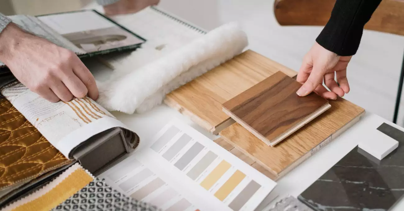 Rola tkanin w kształtowaniu charakteru wnętrza — od akustyki po wrażenia dotykowe